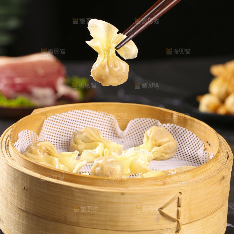 深底上的小金鱼馄饨