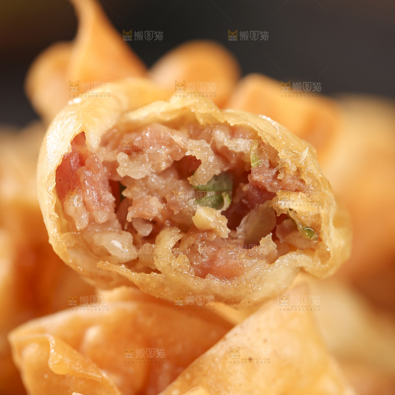深底上的小金鱼馄饨