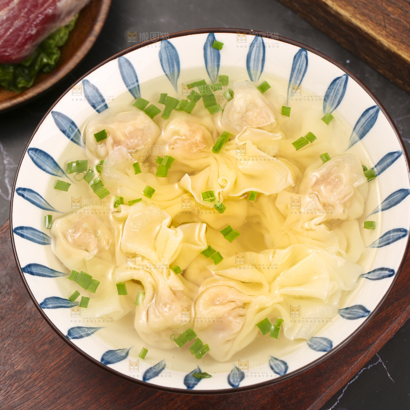 深底上的小金鱼馄饨