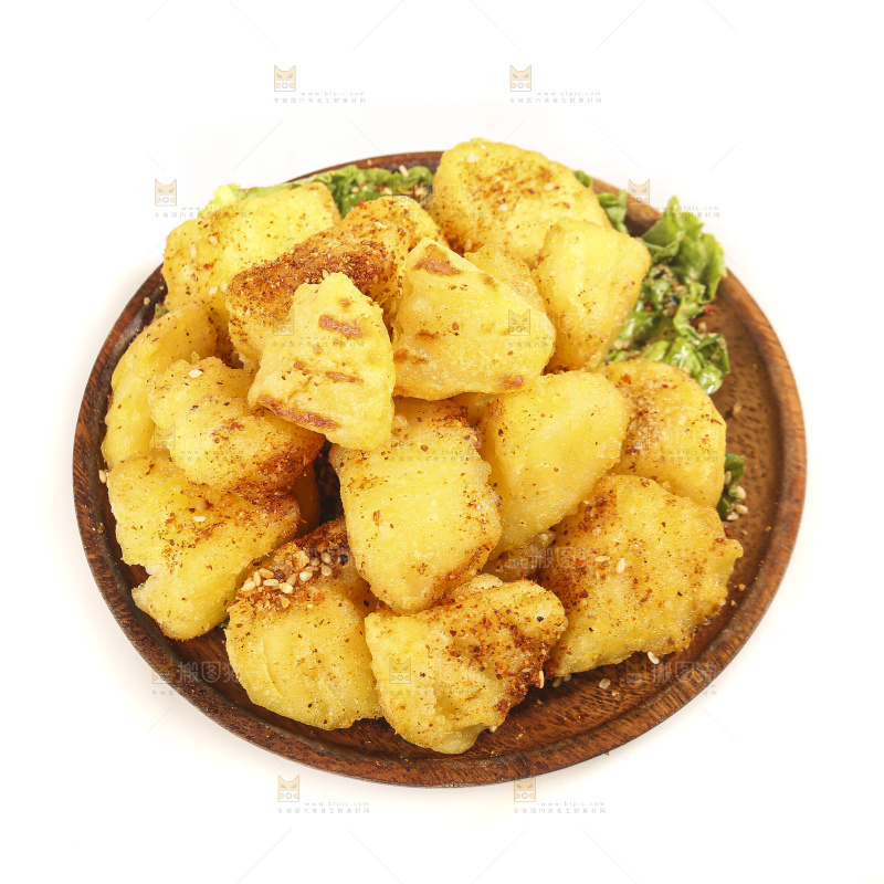 白底上的锅巴土豆