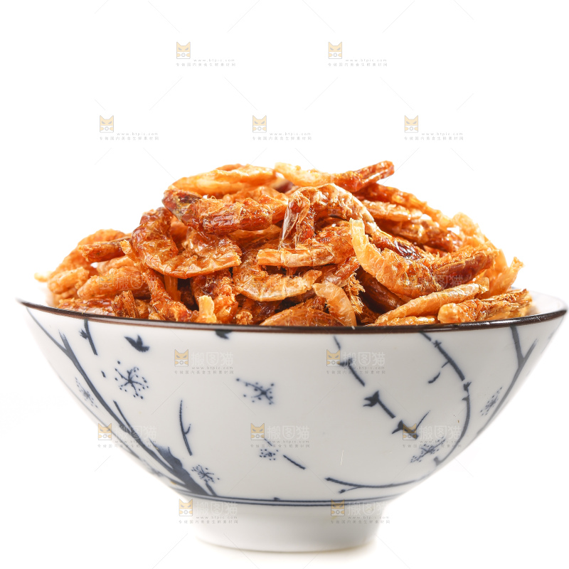 白底上的烤虾干