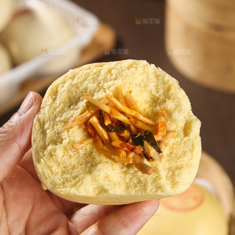 深底上的玉米馒头