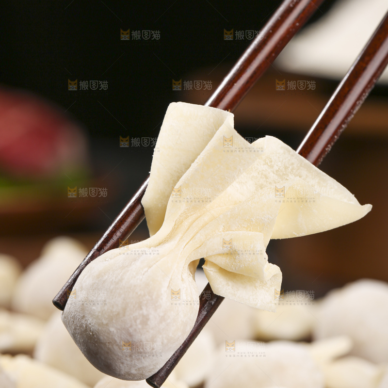 深底上的小金鱼馄饨