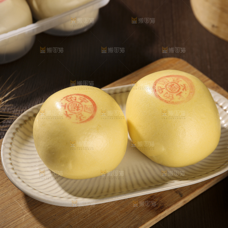 深底上的玉米馒头