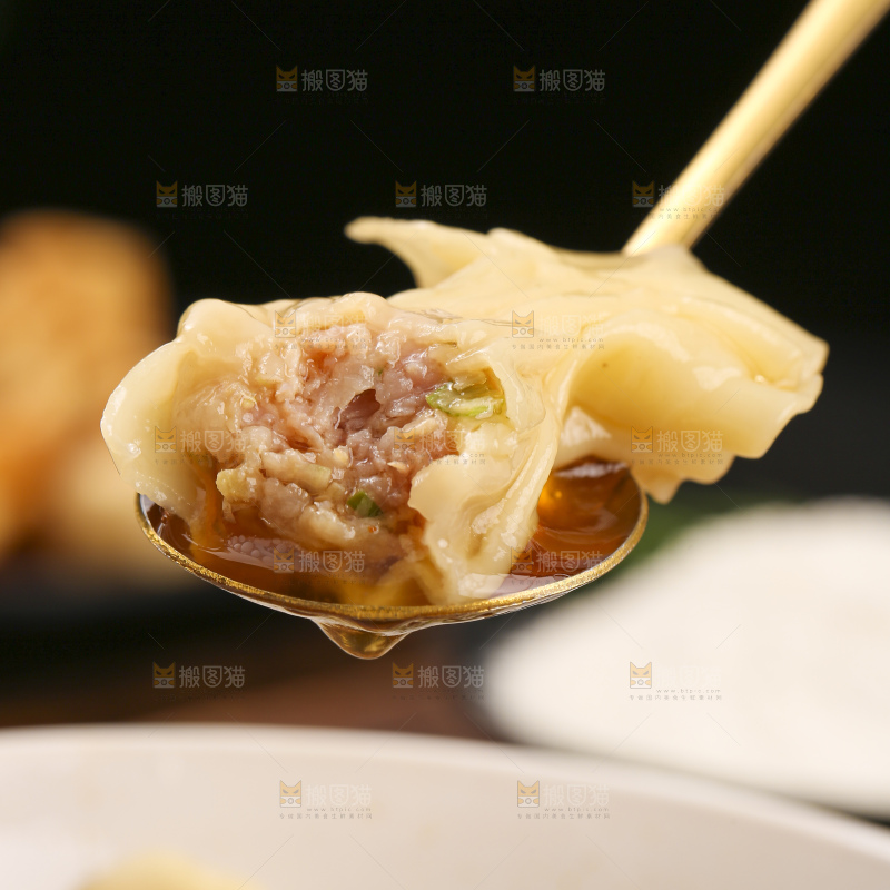 深底上的小金鱼馄饨