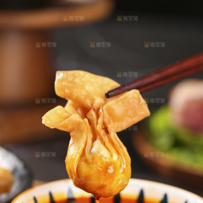 深底上的小金鱼馄饨