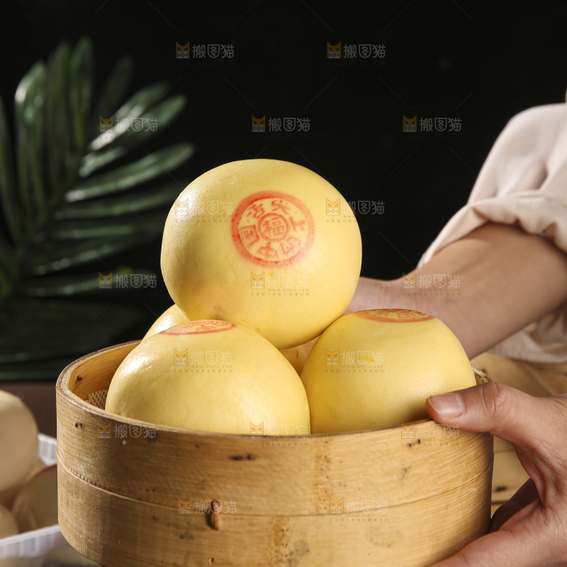 深底上的玉米馒头