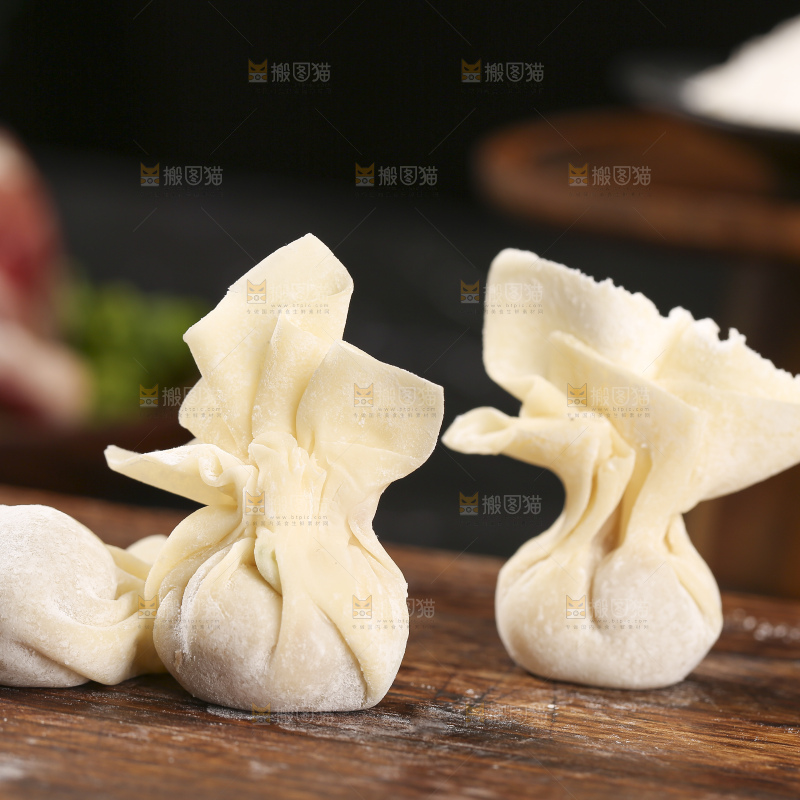 深底上的小金鱼馄饨