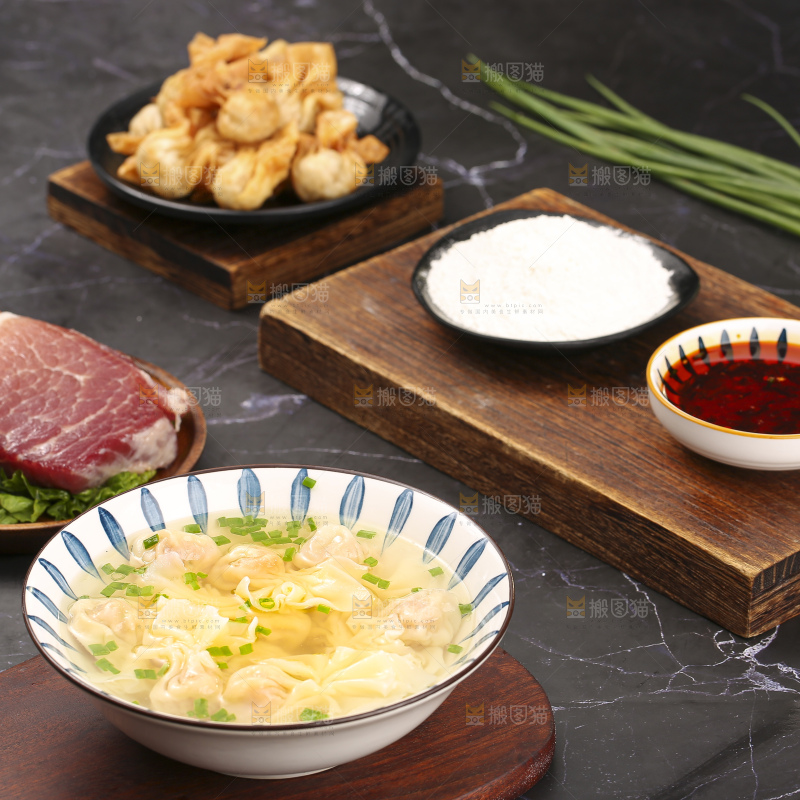 深底上的小金鱼馄饨