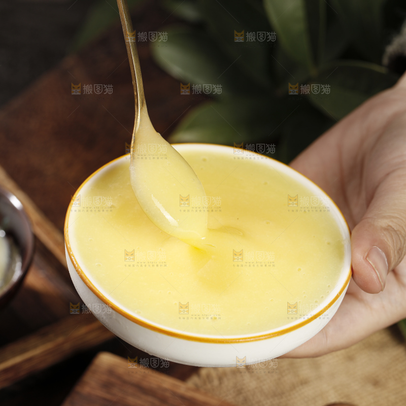 深底上的蜂王浆