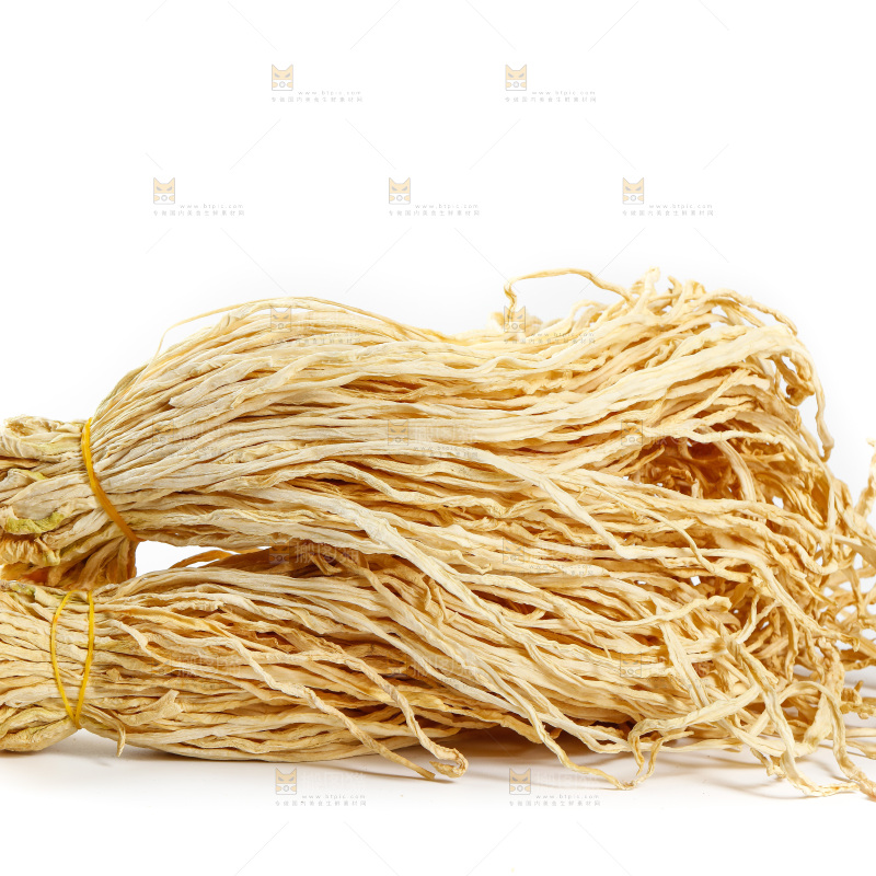 白底上的干萝卜条