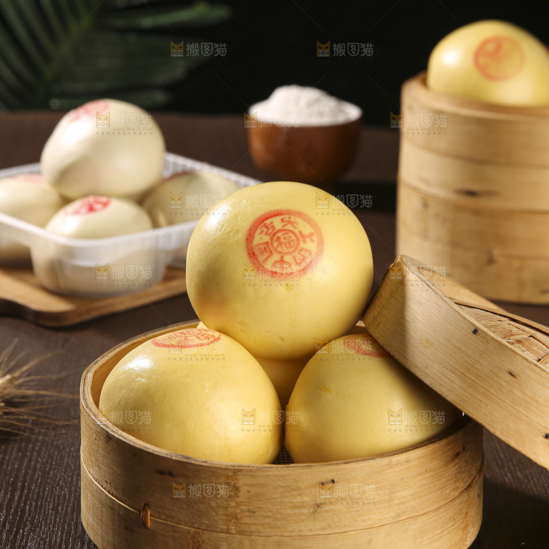 深底上的玉米馒头