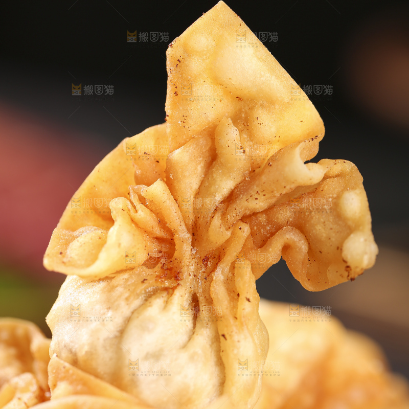 深底上的小金鱼馄饨