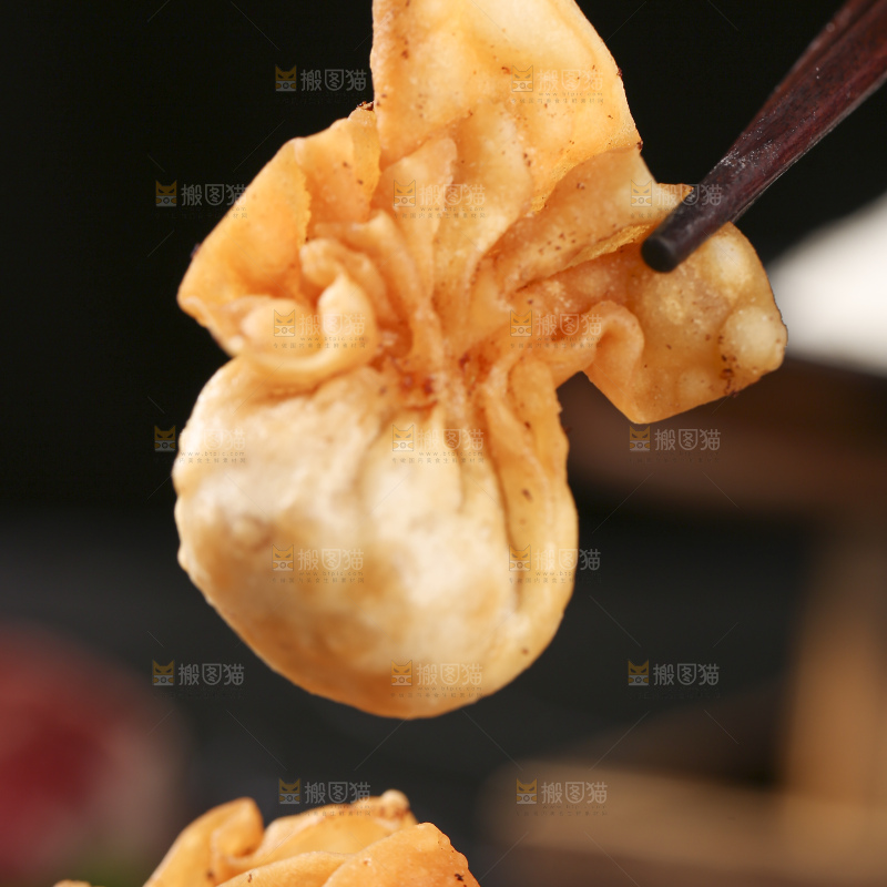 深底上的小金鱼馄饨