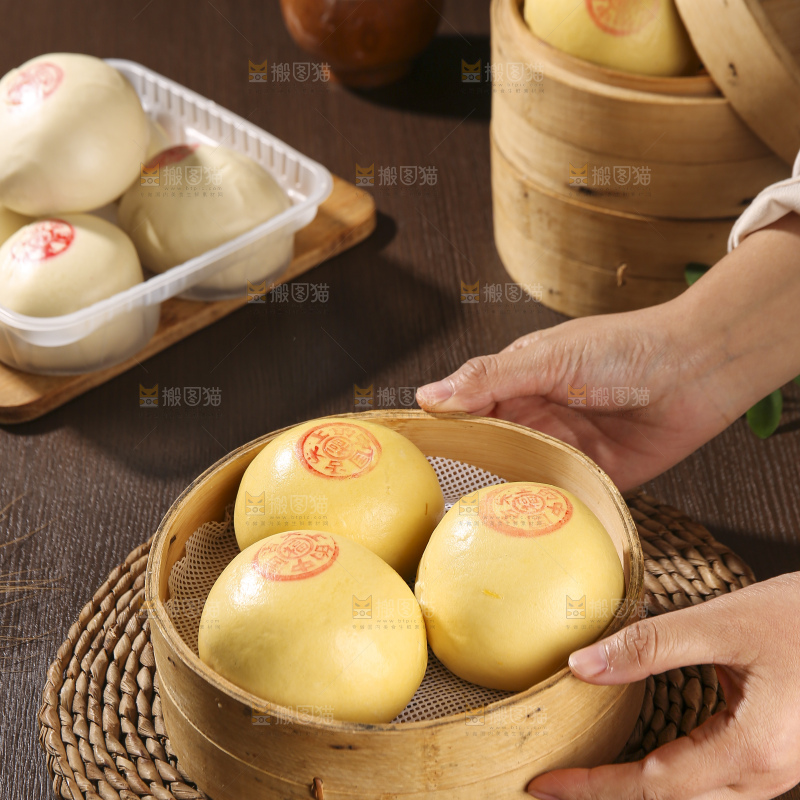 深底上的玉米馒头