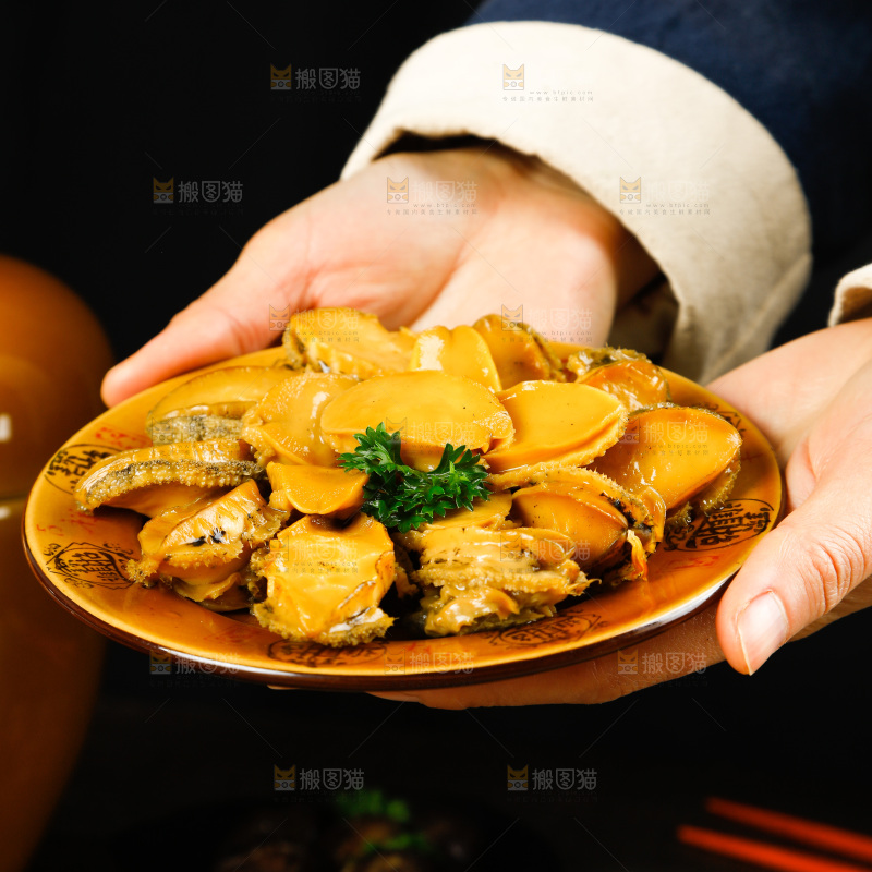 深底上的佛跳墙食材