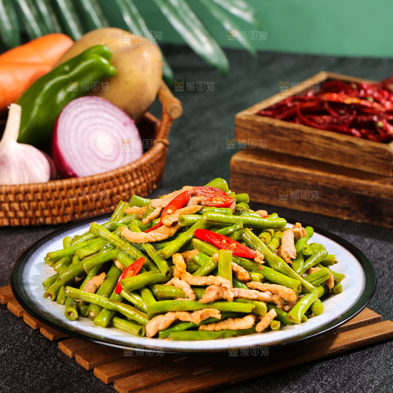 深底上的豇豆炒肉丝
