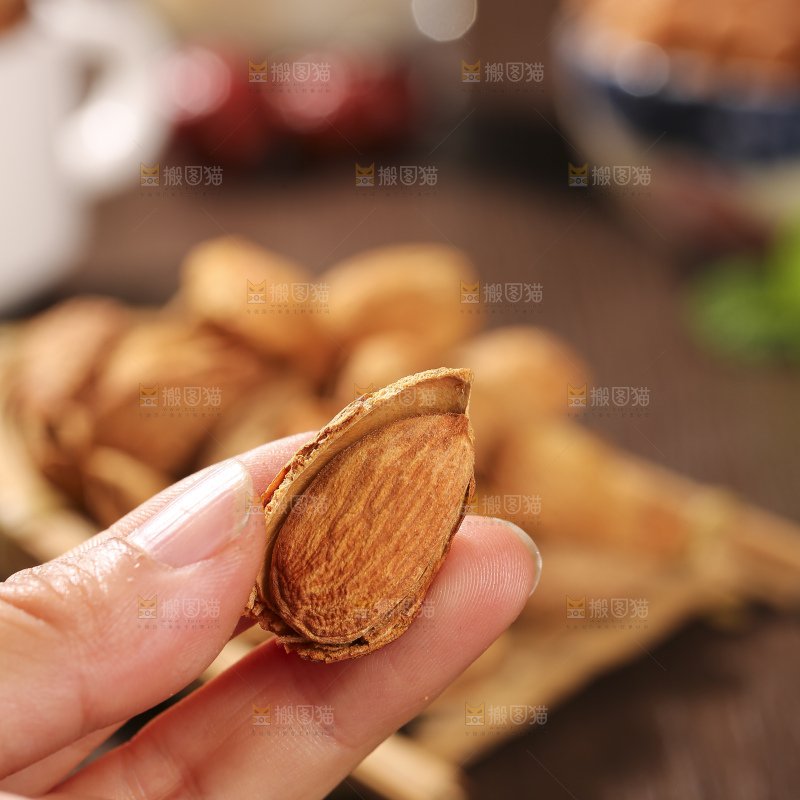 深底上的扁桃仁