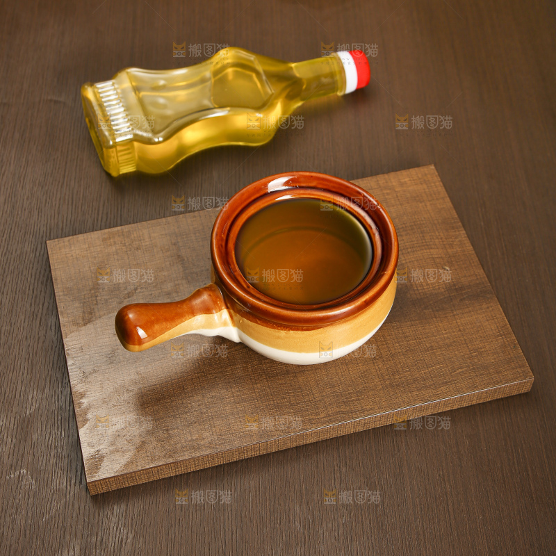 深底上的山茶油