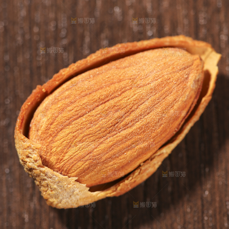 深底上的扁桃仁