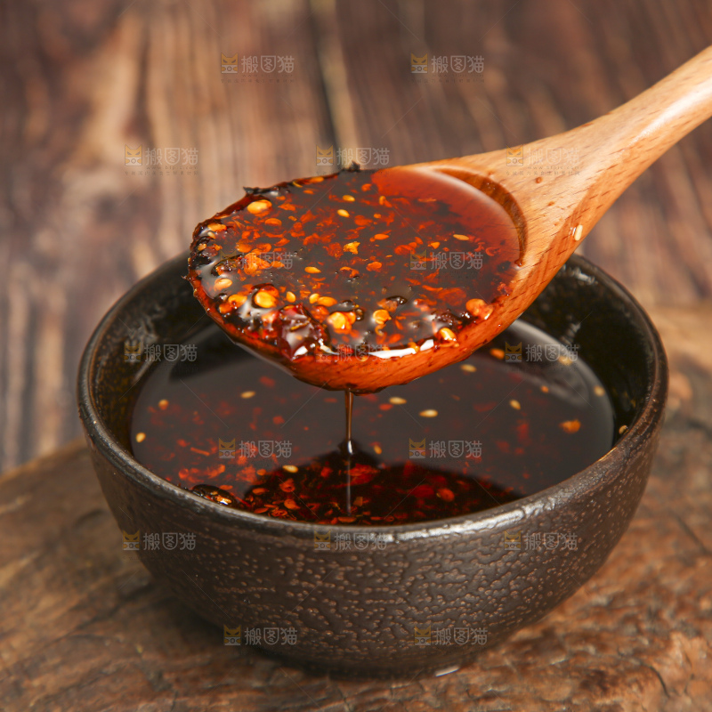 木底上的辣椒油
