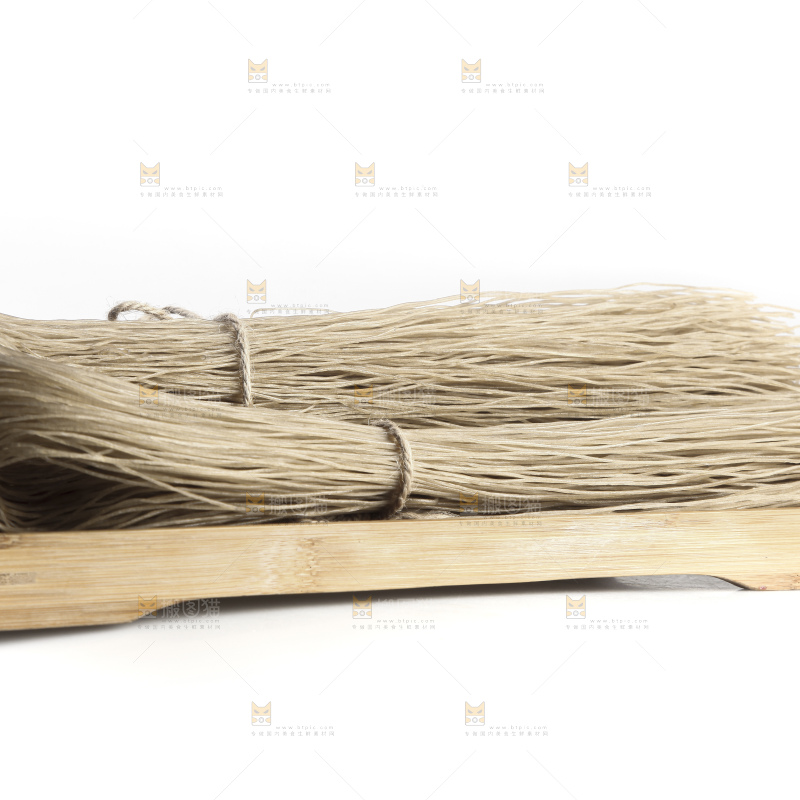 白底上的红薯粉