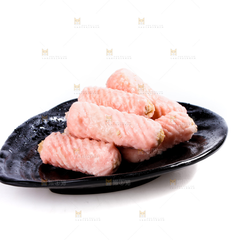 白底上的火锅丸子