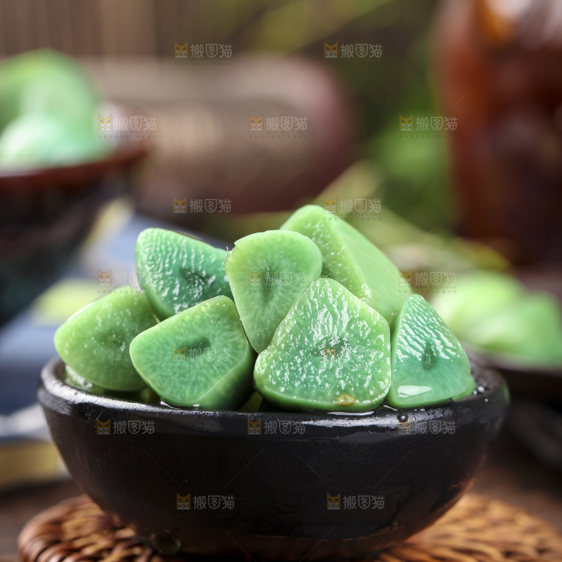 深底上的腊八蒜