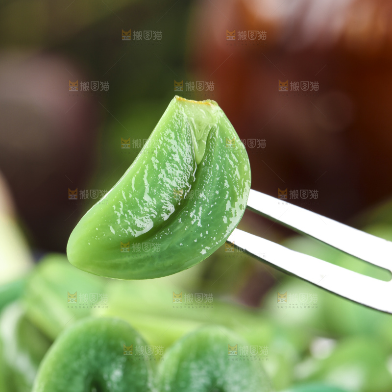 深底上的腊八蒜