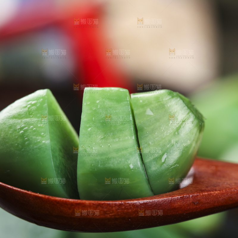 深底上的腊八蒜