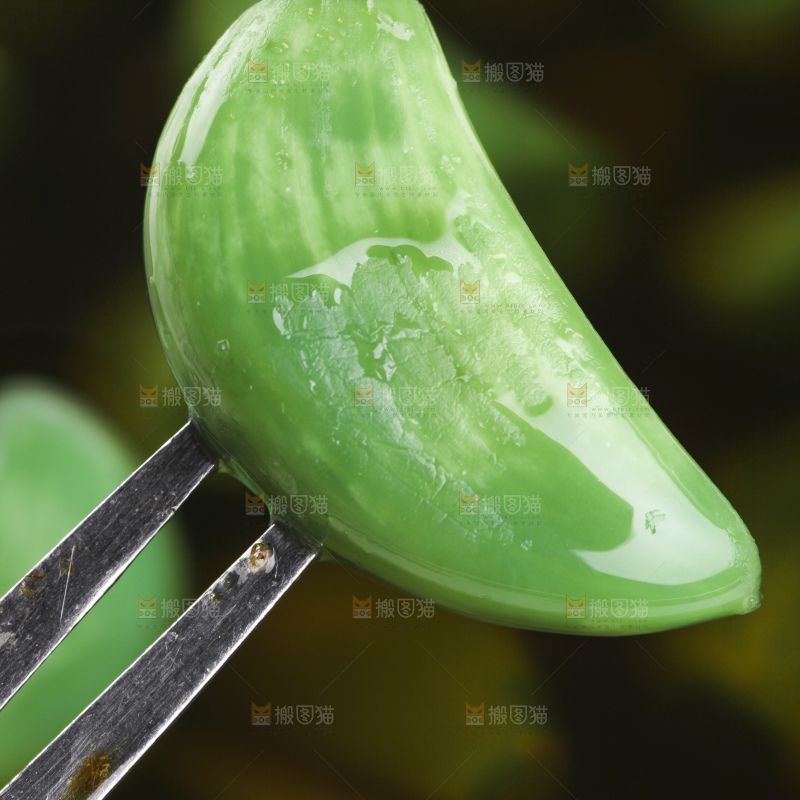 深底上的腊八蒜