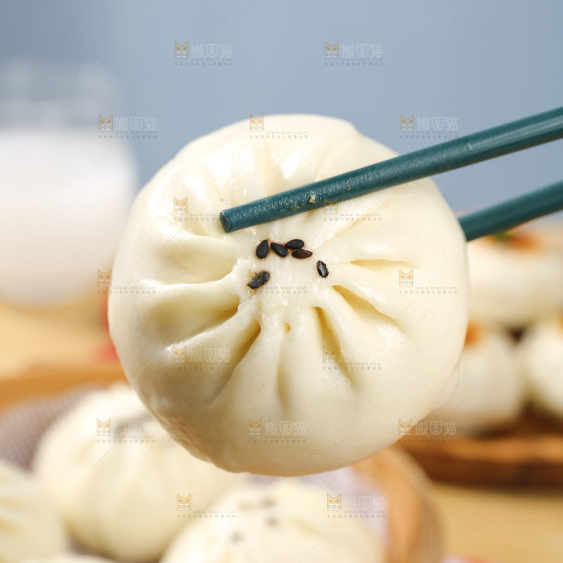 浅底上的牛肉包子