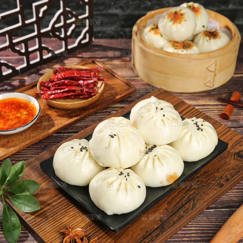 深底上的牛肉包子