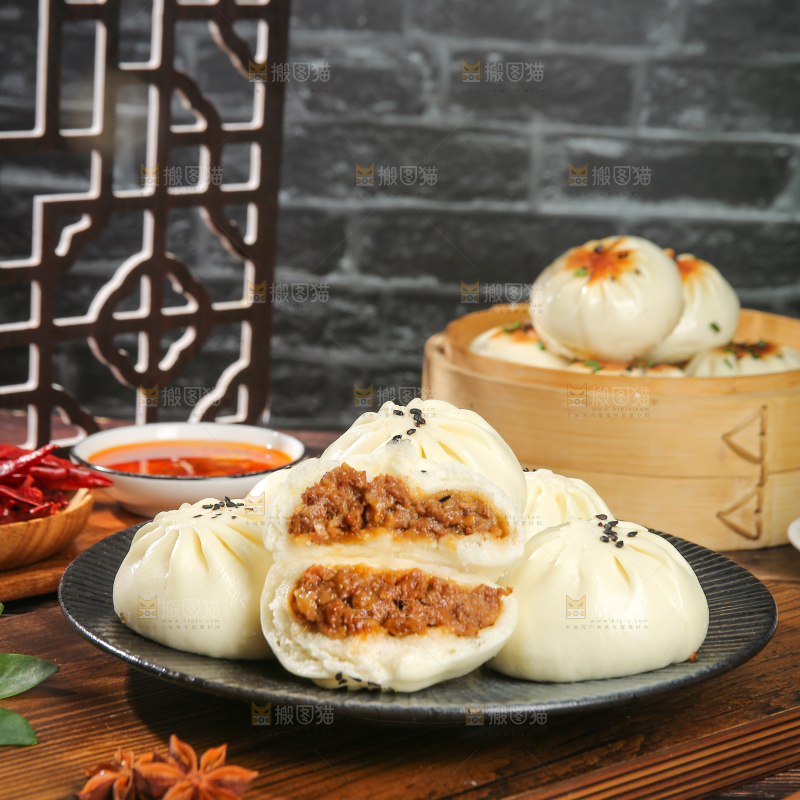 深底上的牛肉包子
