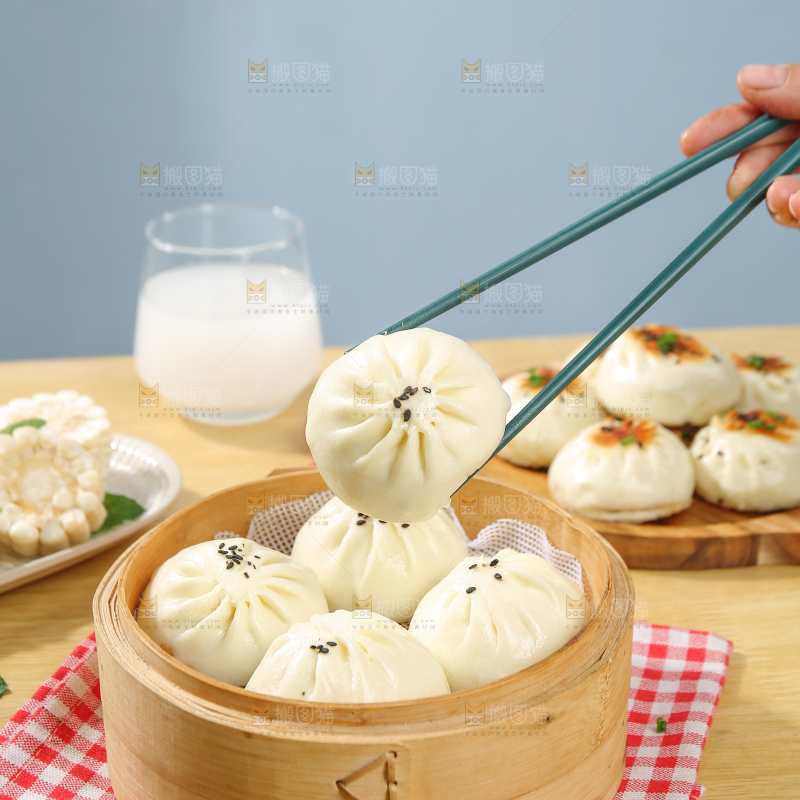 浅底上的牛肉包子