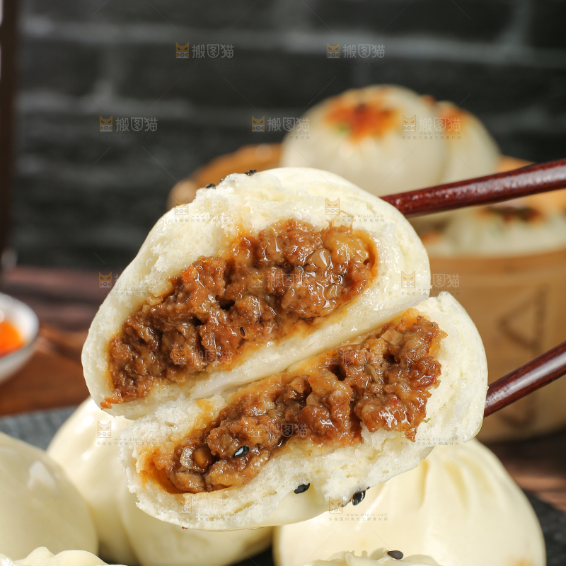 深底上的牛肉包子