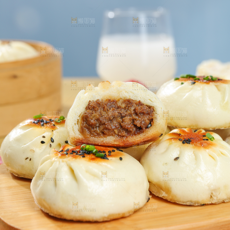 浅底上的牛肉包子