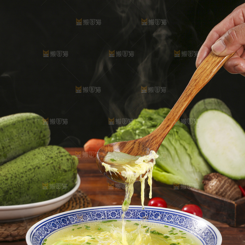 盘子里的丝瓜炒蛋