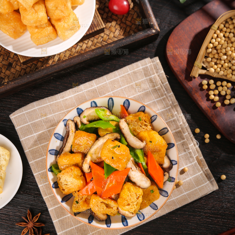 深底上的油豆腐