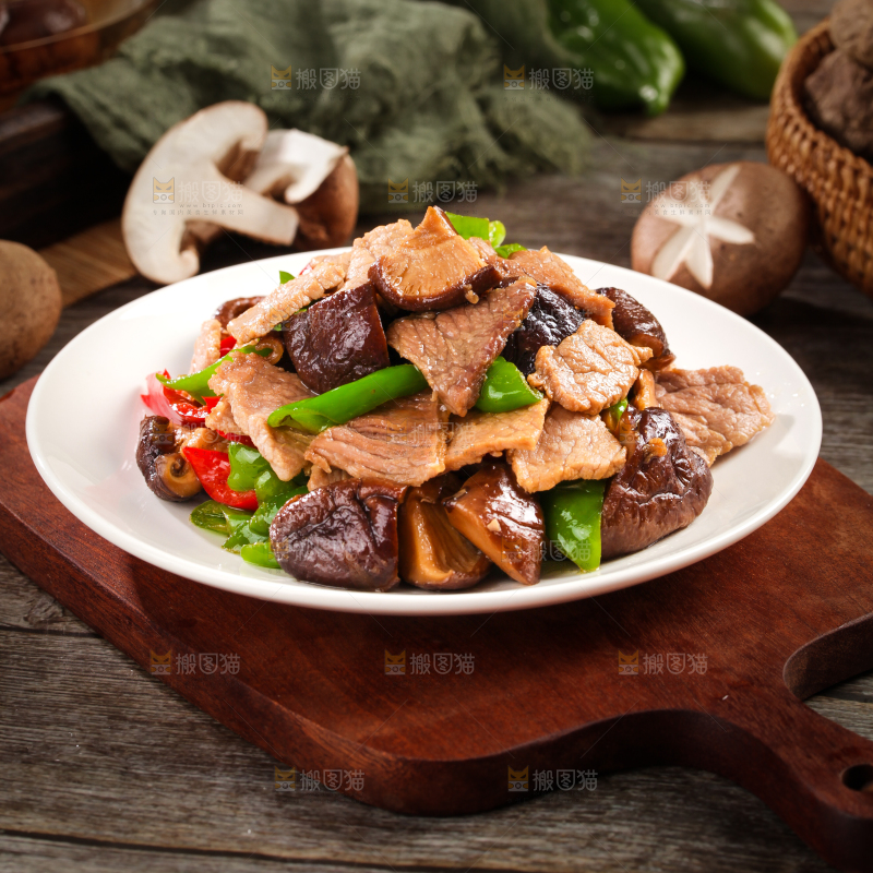 深底上的香菇肉片