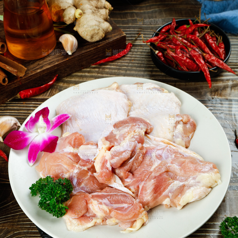 深底上的鸡腿肉
