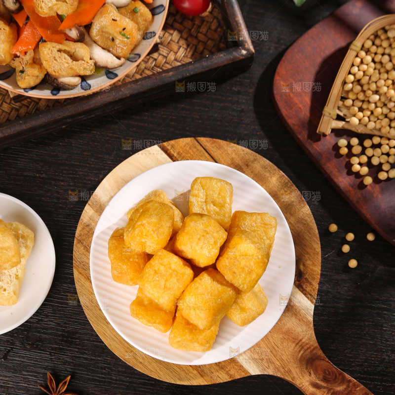 深底上的油豆腐