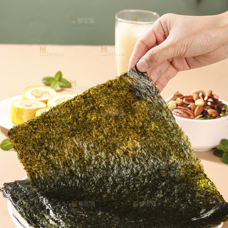 浅底上的海苔卷
