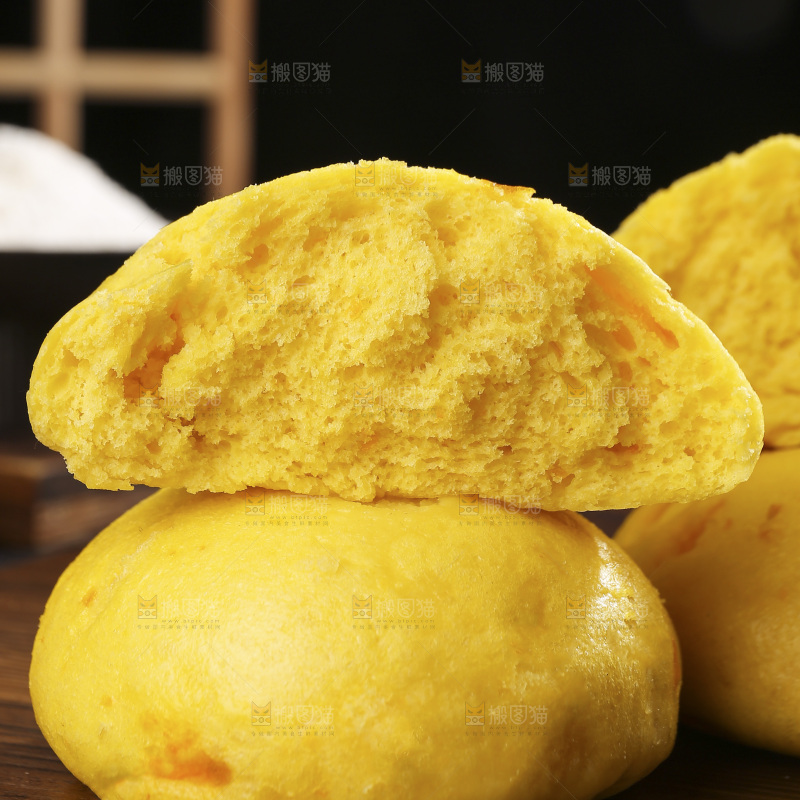 深底上的南瓜馒头