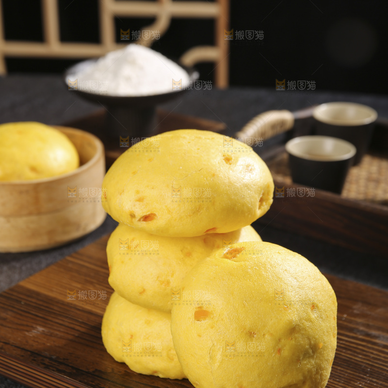深底上的南瓜馒头