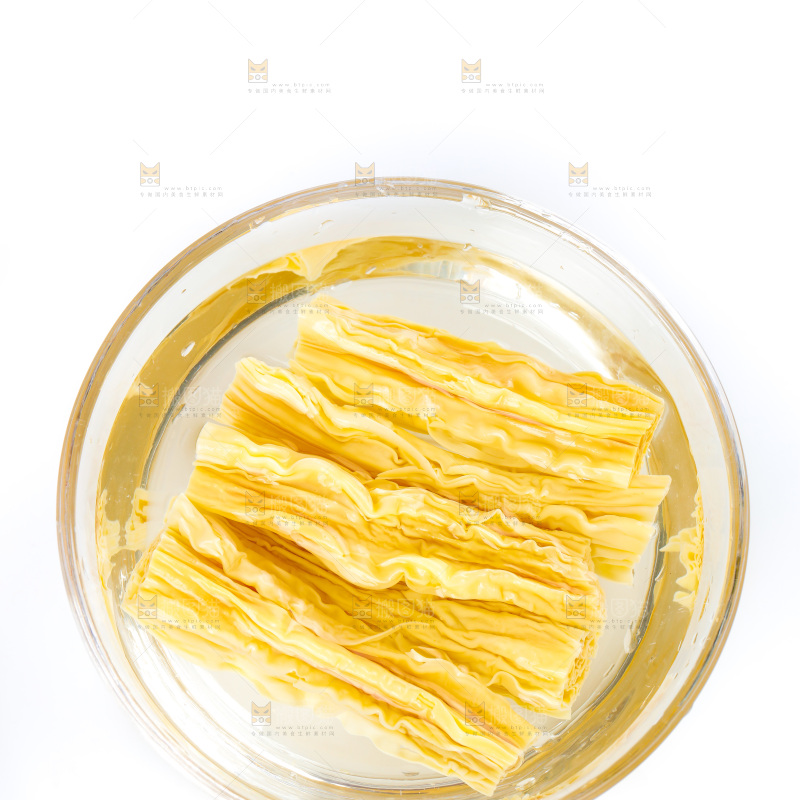 白底上放着腐竹