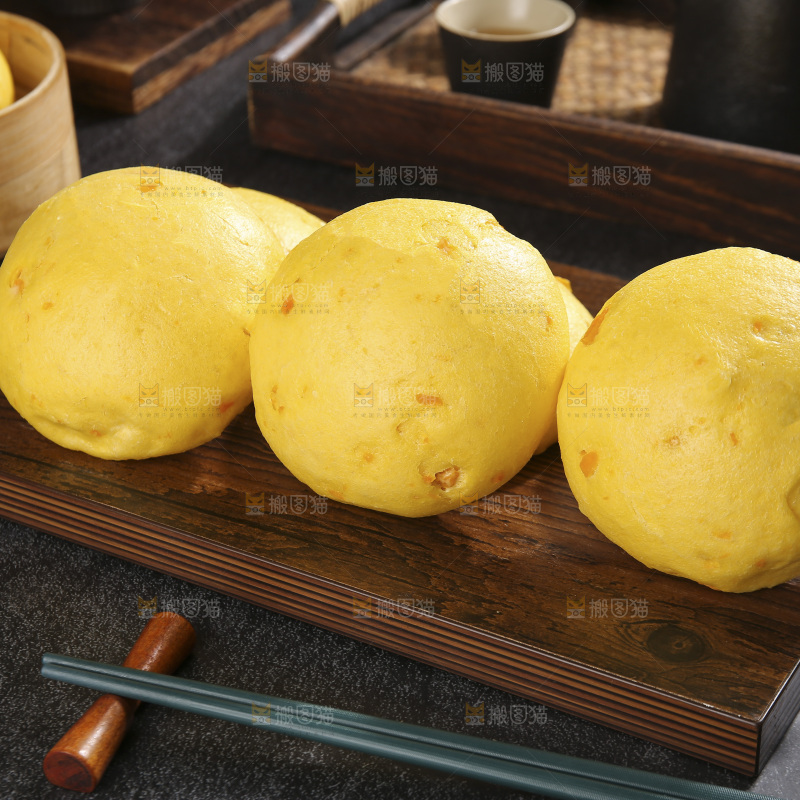 深底上的南瓜馒头