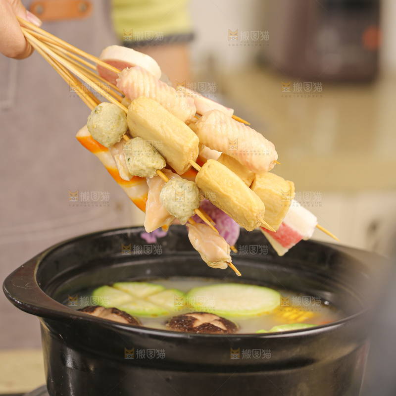 砂锅里煮着肉丸
