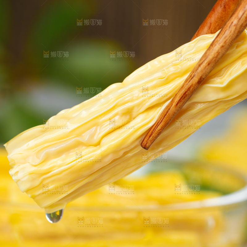 碗里装着腐竹