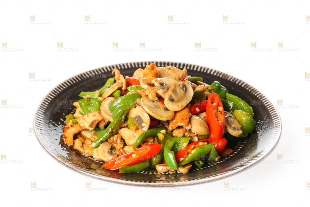 白底上的口蘑炒肉片